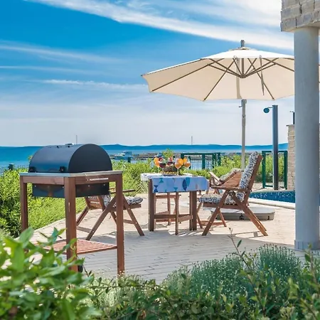펜션 Ferienhaus In Privlaka Mit Kleinem Pool Und Panoramablick *
