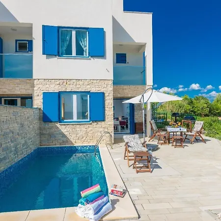 Ferienhaus In Privlaka Mit Kleinem Pool Und Panoramablick 펜션 프리블라카